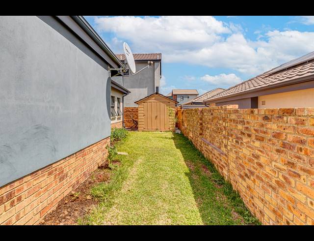 3 BEDROOM FREEHOLD FOR SALE IN LION PRIDE